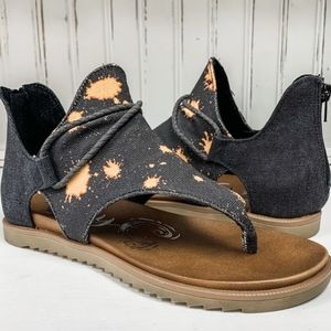 very g bleach splatter sandals size 7.5